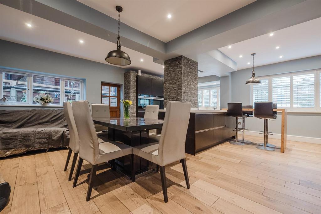 Live In Dining Kitchen
