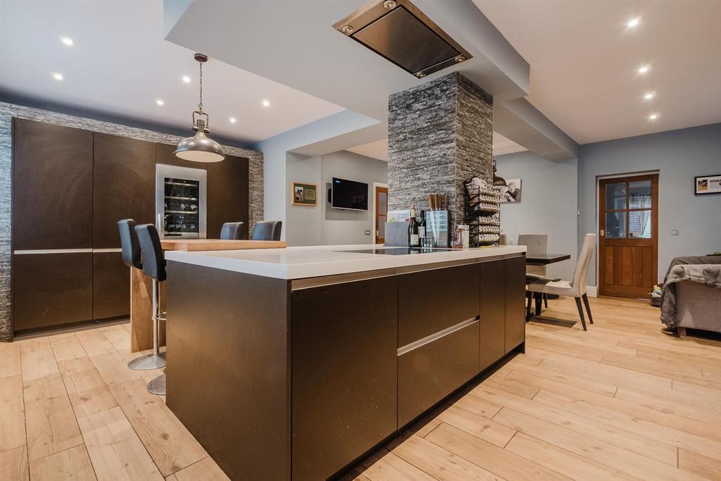 Live In Dining Kitchen