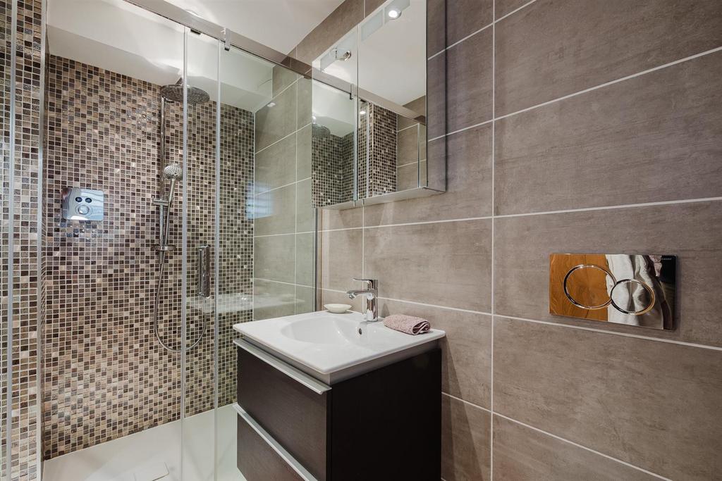Bed 1 En Suite