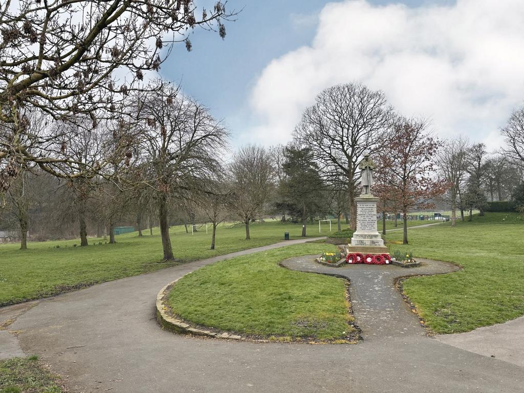 Victoria Pk closeby