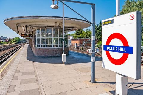 Studio to rent, Fleetwood Road, Dollis Hill