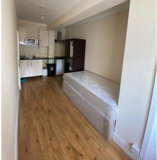Studio to rent, Fleetwood Road, Dollis Hill