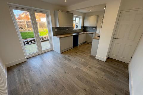 3 bedroom semi-detached house to rent, Lathkill Avenue, Ilkeston, DE7