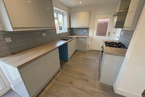3 bedroom semi-detached house to rent, Lathkill Avenue, Ilkeston, DE7