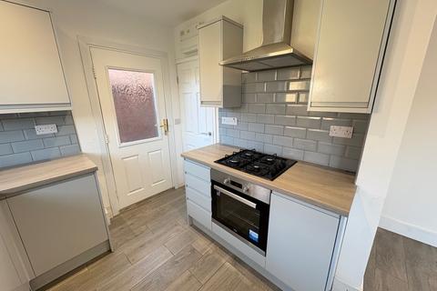 3 bedroom semi-detached house to rent, Lathkill Avenue, Ilkeston, DE7