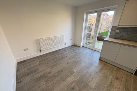 3 bedroom semi-detached house to rent, Lathkill Avenue, Ilkeston, DE7