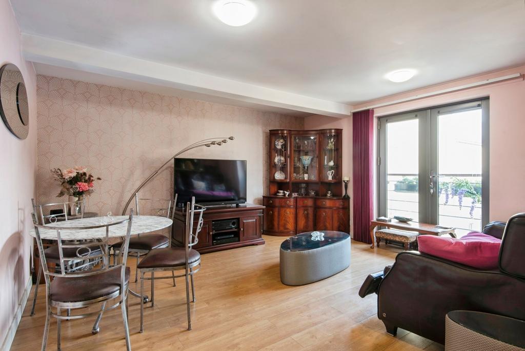 Lounge/Kitchen