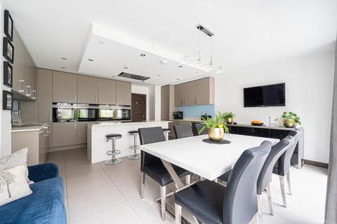4 bedroom terraced house for sale, Noel Coward Avenue, Denham, UB9