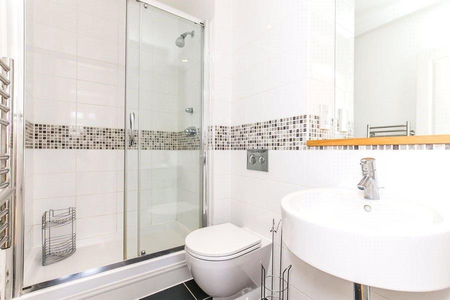 En suite resized.jpg