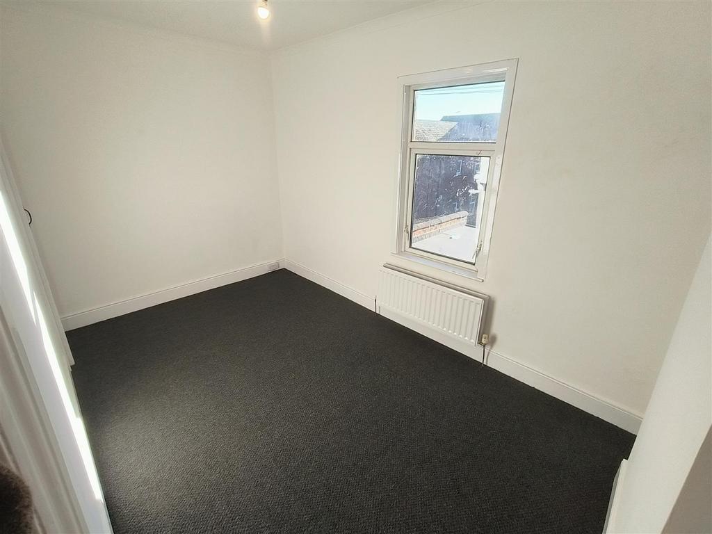 Bed 1.jpg