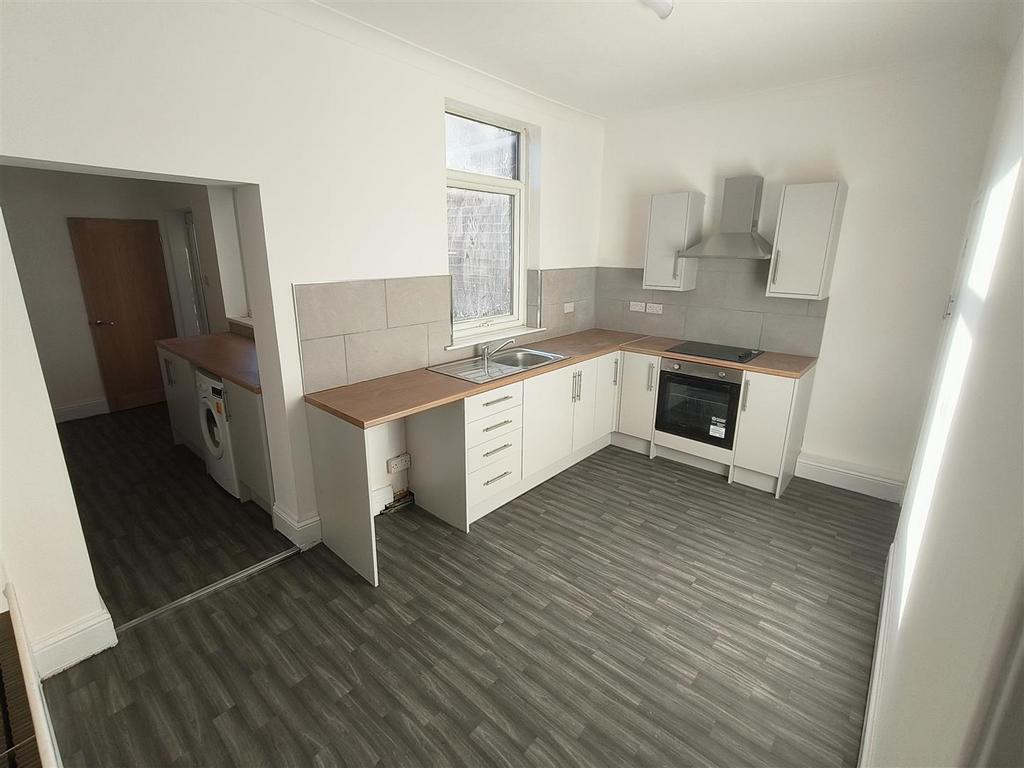 Kitchen 1.jpg