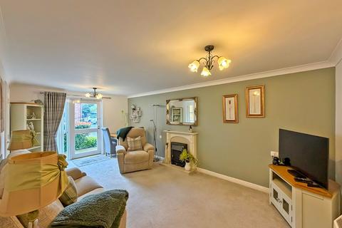 1 bedroom ground floor flat for sale, Wombrook Court, Wombourne, WV5