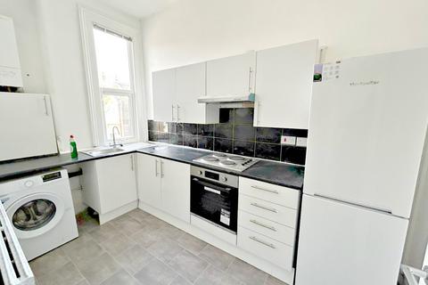 3 bedroom flat to rent, Fairlight Avenue, Harlesden