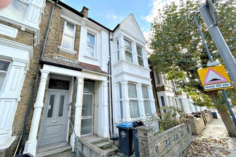 3 bedroom flat to rent, Fairlight Avenue, Harlesden