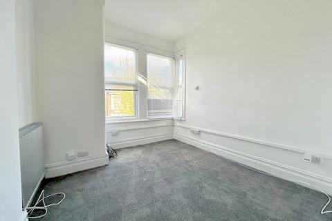 3 bedroom flat to rent, Fairlight Avenue, Harlesden