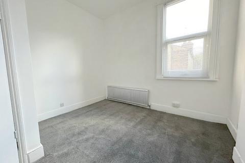 3 bedroom flat to rent, Fairlight Avenue, Harlesden