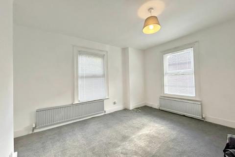 3 bedroom flat to rent, Fairlight Avenue, Harlesden