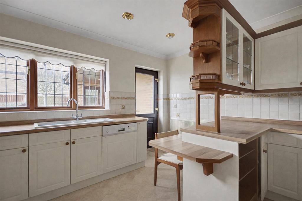 Kitchen 1.jpeg
