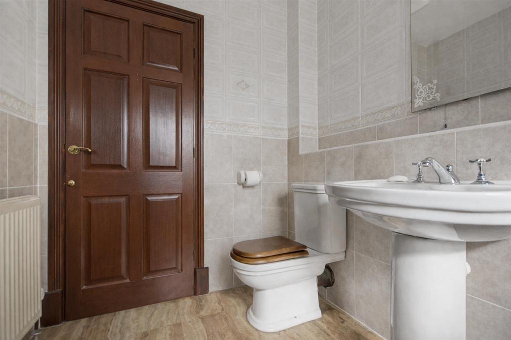Bathroom 3.jpeg