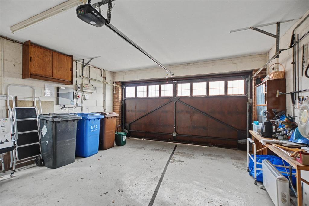 Garage 1.jpeg