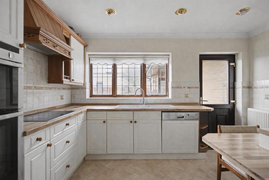 Kitchen 3.jpeg