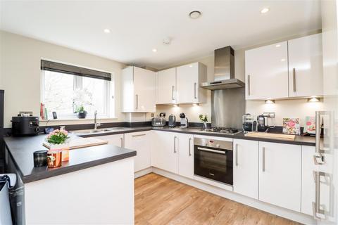 undefined, Kilnwood Close, Faygate, Horsham