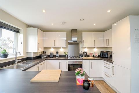 undefined, Kilnwood Close, Faygate, Horsham