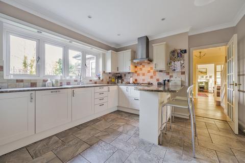5 bedroom detached house to rent, Hotham Close Swanley BR8