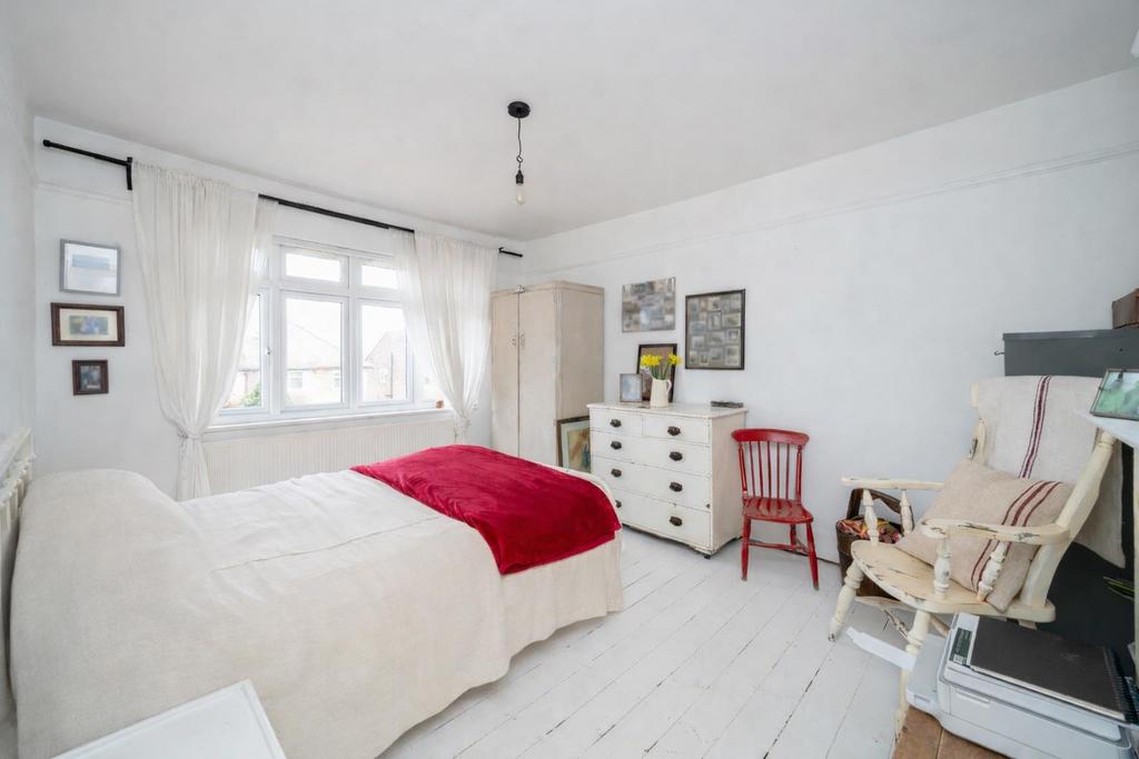 Front bedroom.png