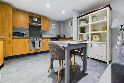 2 bedroom apartment to rent, Curzon Place, Gateshead NE8
