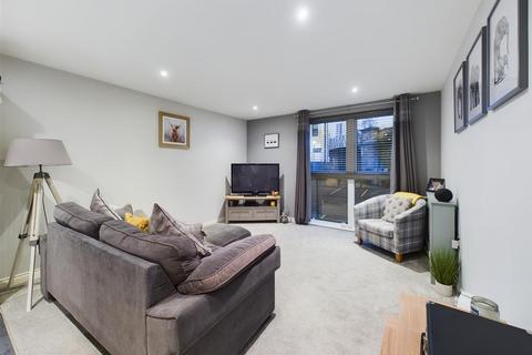 2 bedroom apartment to rent, Curzon Place, Gateshead NE8