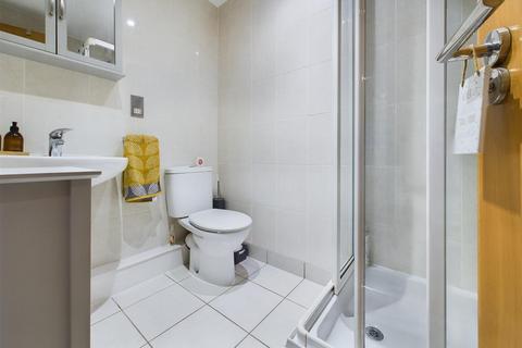 2 bedroom apartment to rent, Curzon Place, Gateshead NE8