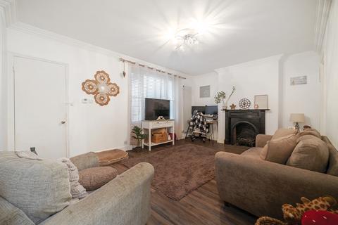 2 bedroom flat for sale, Kempsford Gardens, London, SW5