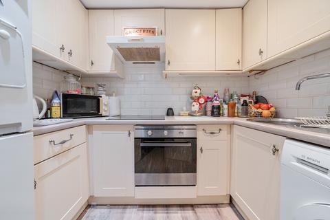 2 bedroom flat for sale, Kempsford Gardens, London, SW5