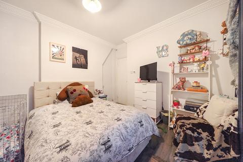 2 bedroom flat for sale, Kempsford Gardens, London, SW5
