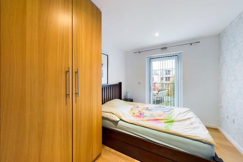 3 bedroom flat to rent, Unwin Way, Stanmore, HA7