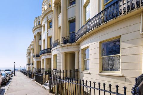 Brunswick Square, Hove, BN3
