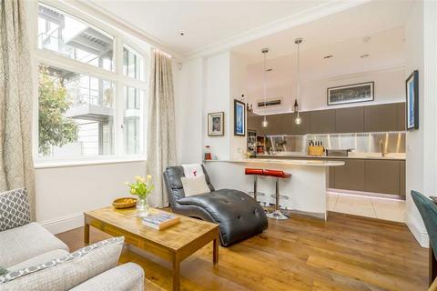 undefined, Leman Street, London E1