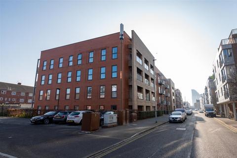 2 bedroom apartment to rent, Cross Street, Portsmouth PO1