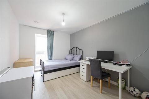 2 bedroom apartment to rent, Cross Street, Portsmouth PO1