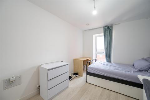 2 bedroom apartment to rent, Cross Street, Portsmouth PO1