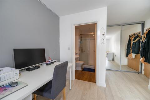 2 bedroom apartment to rent, Cross Street, Portsmouth PO1