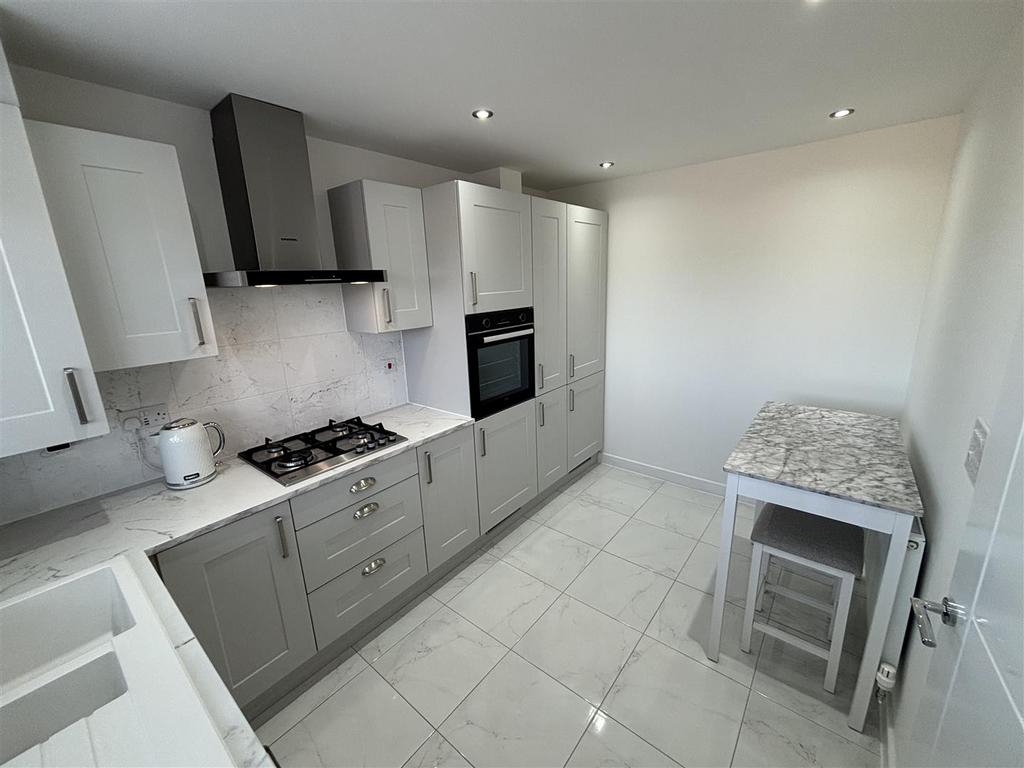 Kitchen 4.jpeg