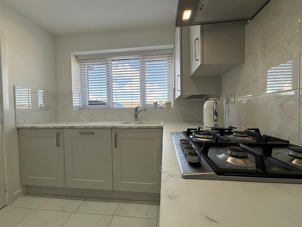 Kitchen 2.jpeg