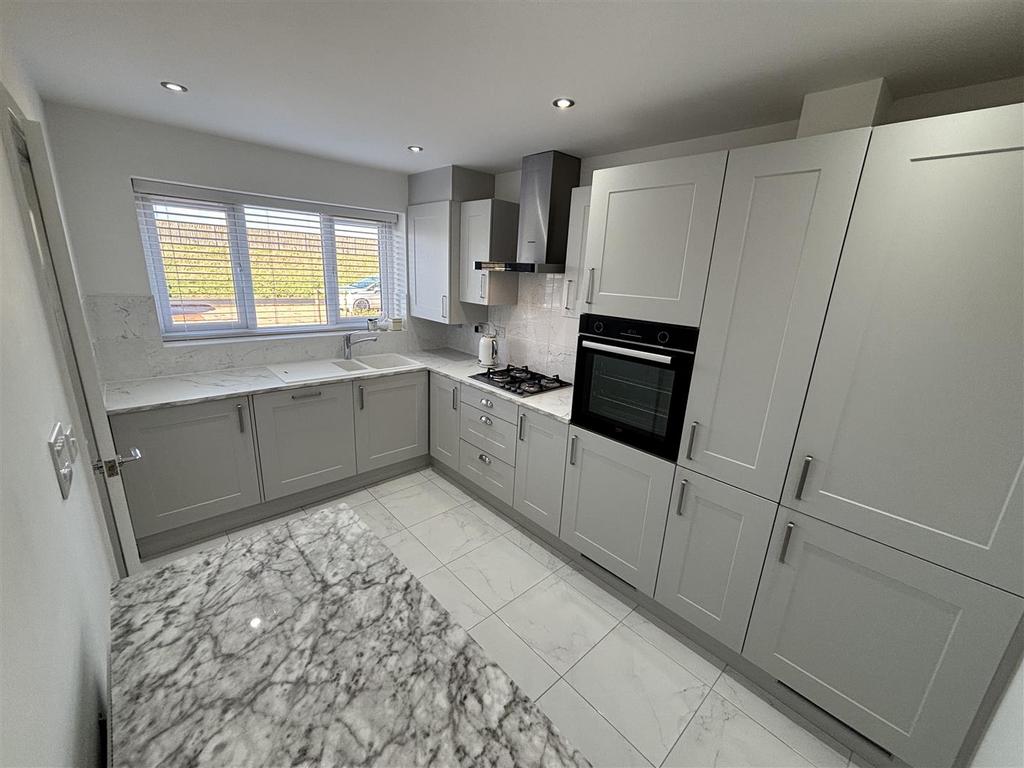 Kitchen 3.jpeg