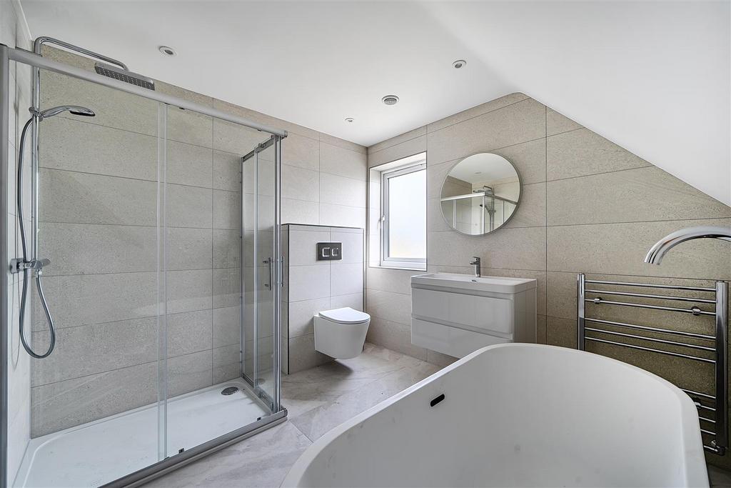 Main bathroom.jpg