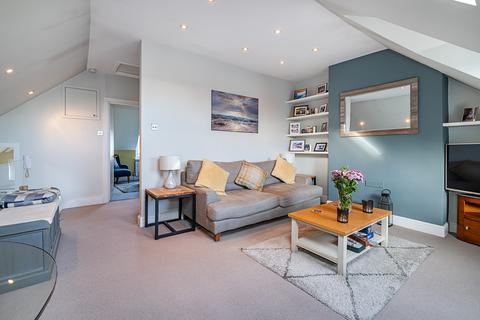 1 bedroom flat for sale, Cromford Road, London, SW18