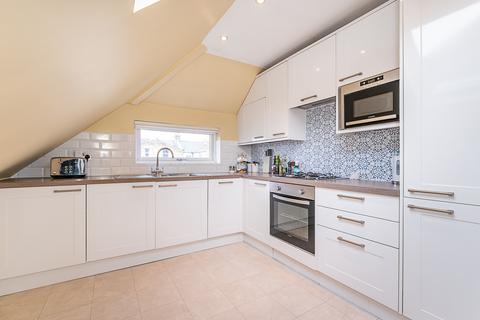 1 bedroom flat for sale, Cromford Road, London, SW18