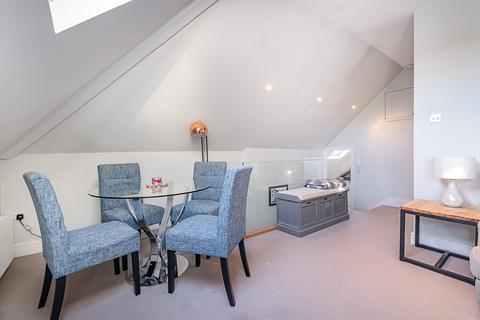 1 bedroom flat for sale, Cromford Road, London, SW18