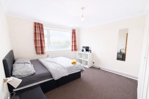 1 bedroom apartment to rent, Rayleigh Road (Bedroom 2), Thundersley, Benfleet, Essex, SS7